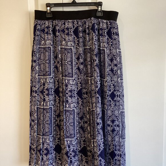 Pleated Skirt - Picture 2 of 3